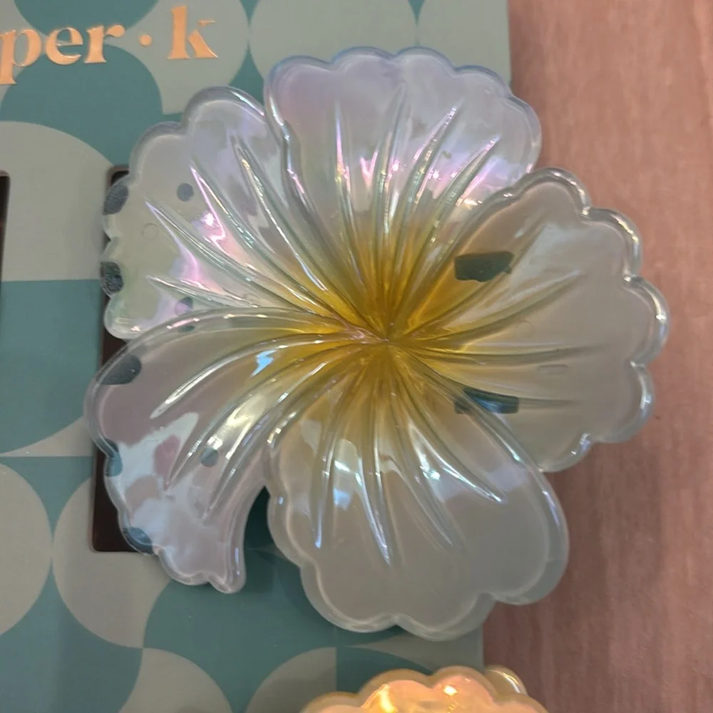 NWT Piper K Hawaiian Plumeria flower Hair Claw Clips